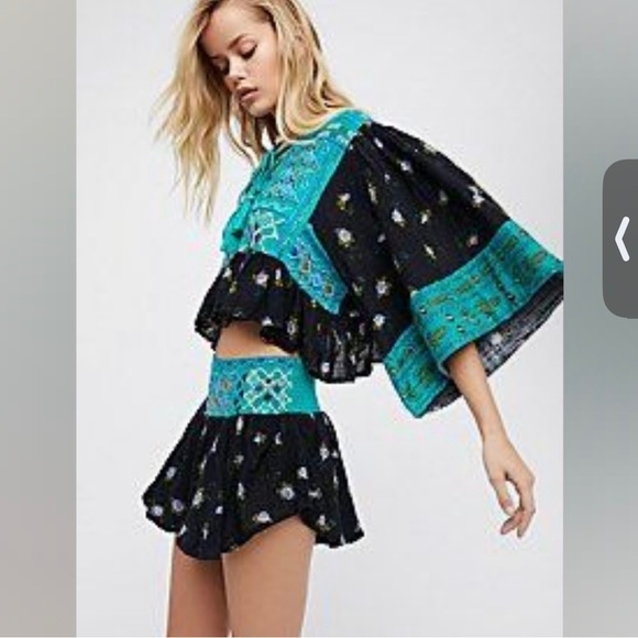 Free People Tops - 💕Free People💕 Black and Teal Crop Top